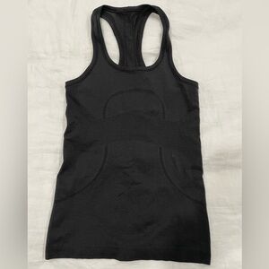 Lululemon racerback tank size 6 black like new
